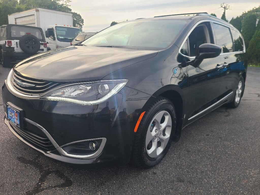 2018 Chrysler Pacifica Hybrid Touring L FWD