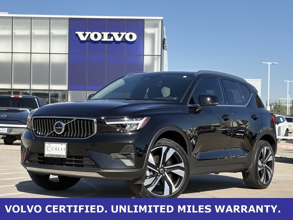 2025 Volvo XC40 B5 Plus Bright Theme AWD