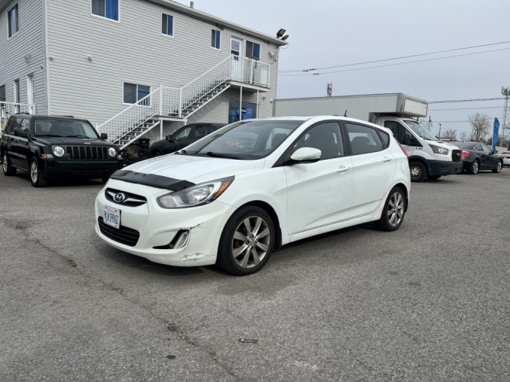 2012 Hyundai Accent GLS 4-Door Hatchback FWD