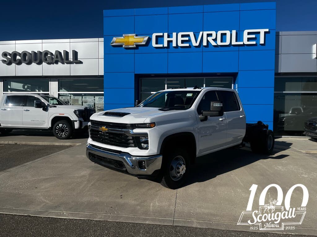 2026 Chevrolet Silverado 3500HD Chassis LT Crew Cab 4WD