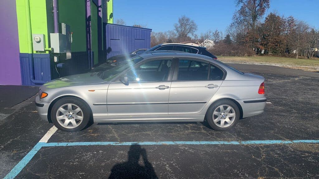 2003 BMW 3 Series 325i Sedan RWD