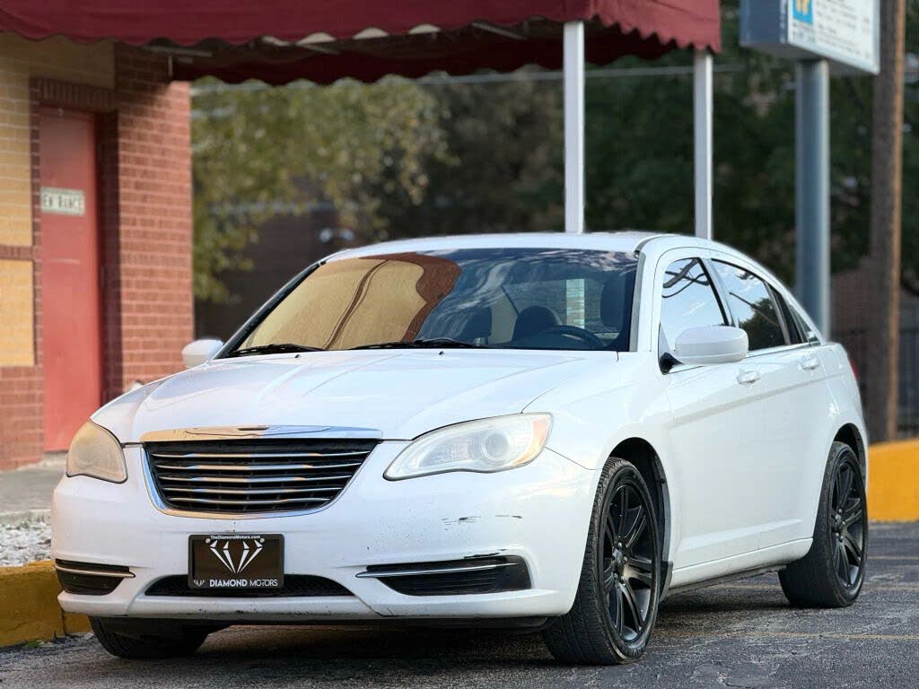 2013 Chrysler 200 Touring Sedan FWD