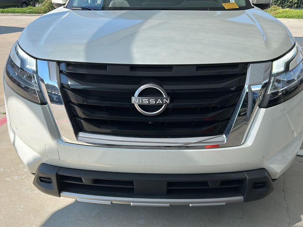 2023 Nissan Pathfinder SL 4WD