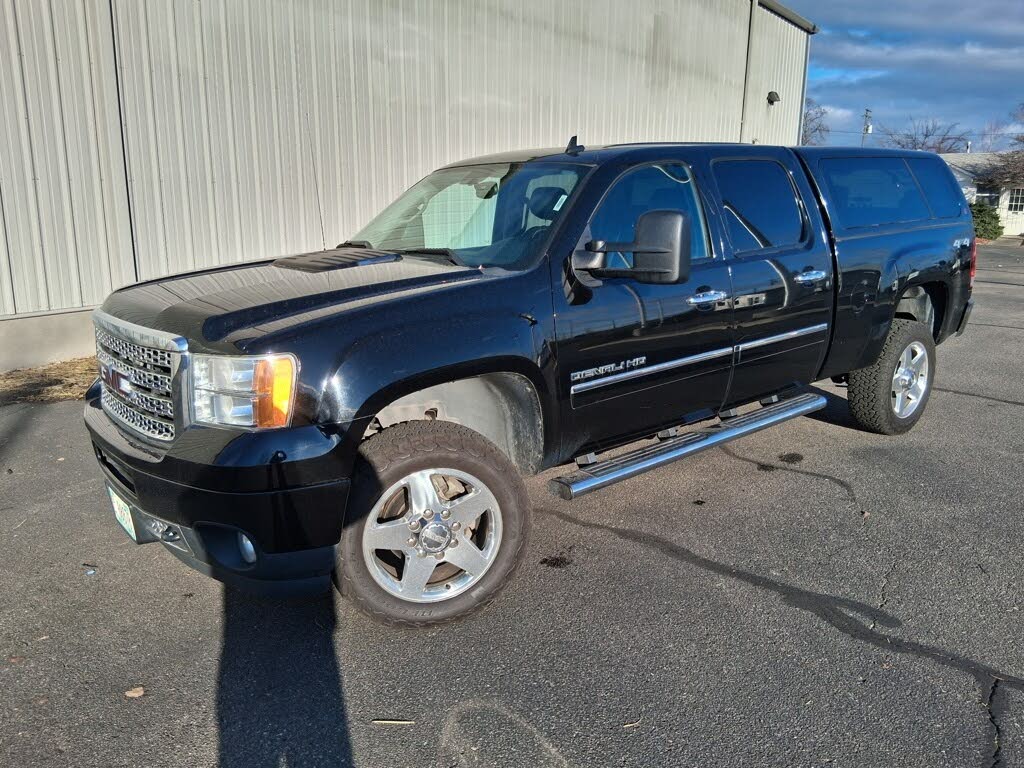2014 GMC Sierra 2500HD Denali Crew Cab SB 4WD