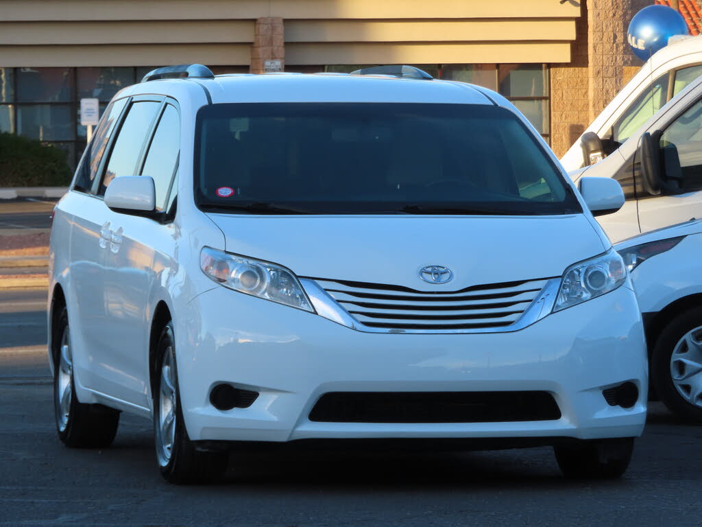 2015 Toyota Sienna LE 7-Passenger Auto Access Seat