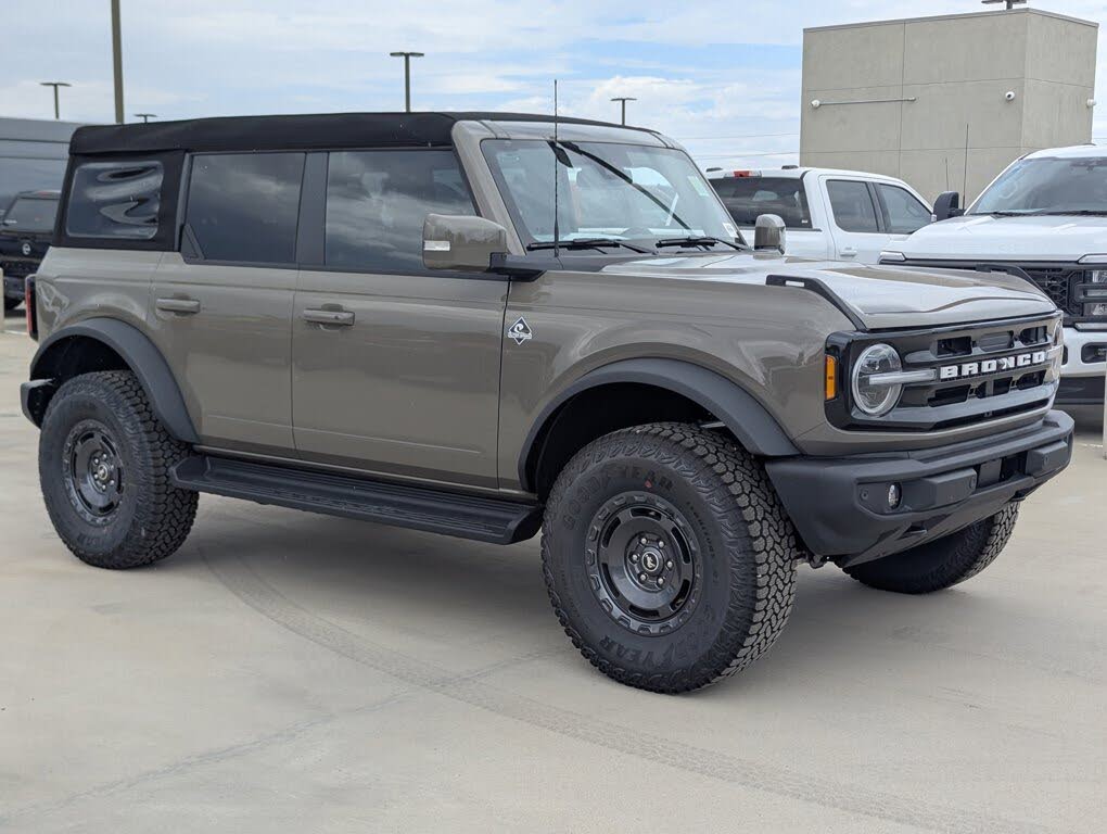 2025 Ford Bronco Outer Banks 4-Door 4WD