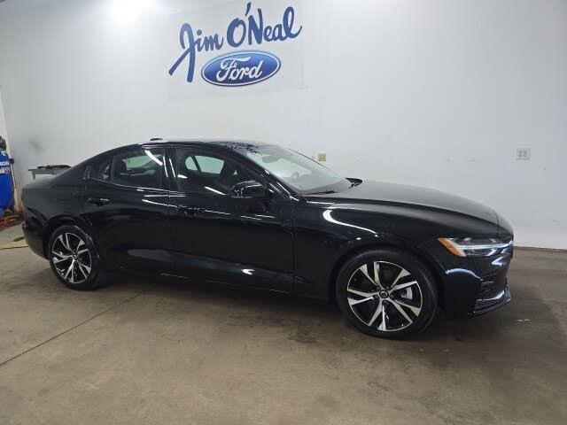 2024 Volvo S60 B5 Core Dark Theme FWD