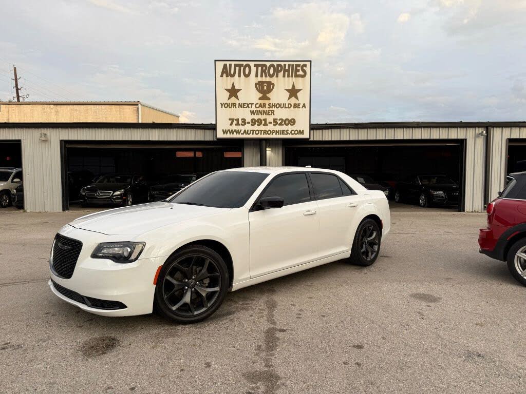 2022 Chrysler 300 Touring RWD