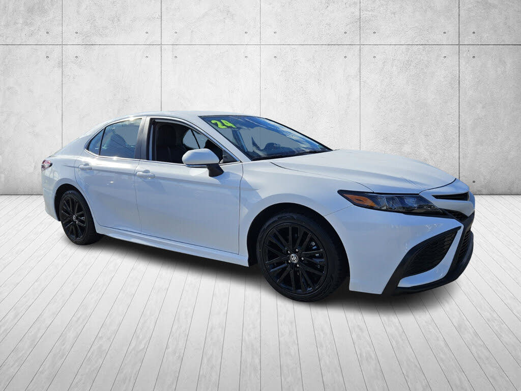 2024 Toyota Camry SE FWD