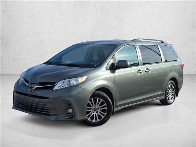 2018 Toyota Sienna XLE 7-Passenger FWD with Auto-Access Seat