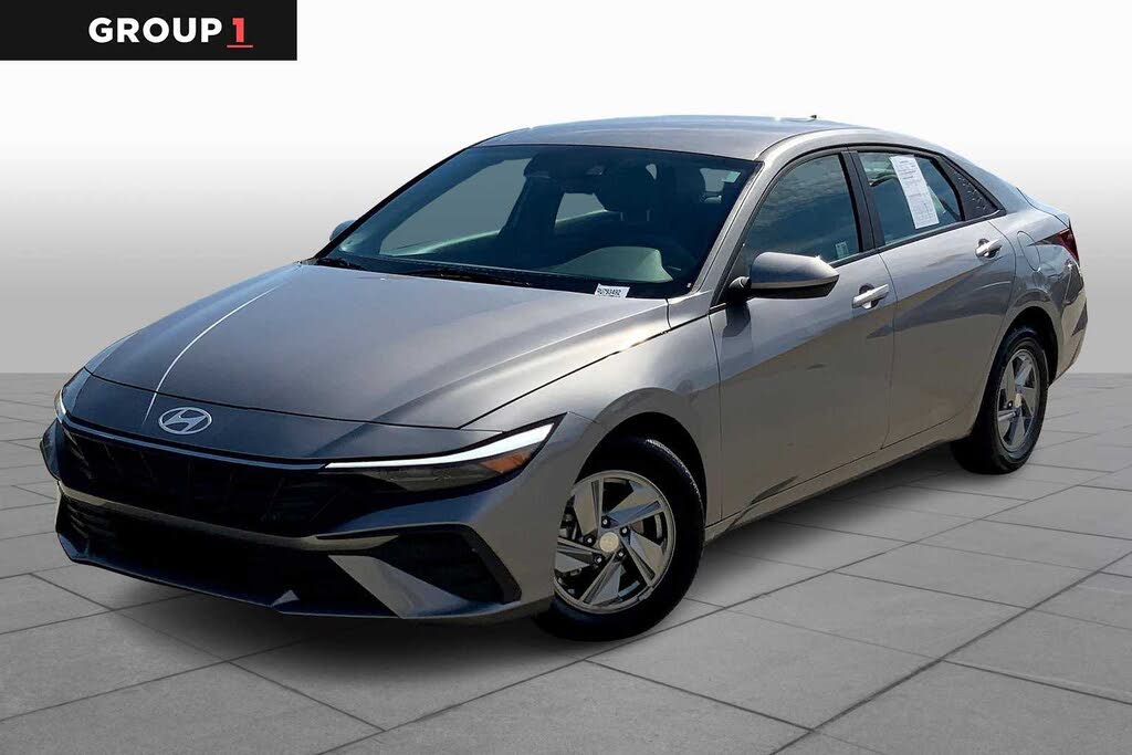 2024 Hyundai Elantra SE FWD