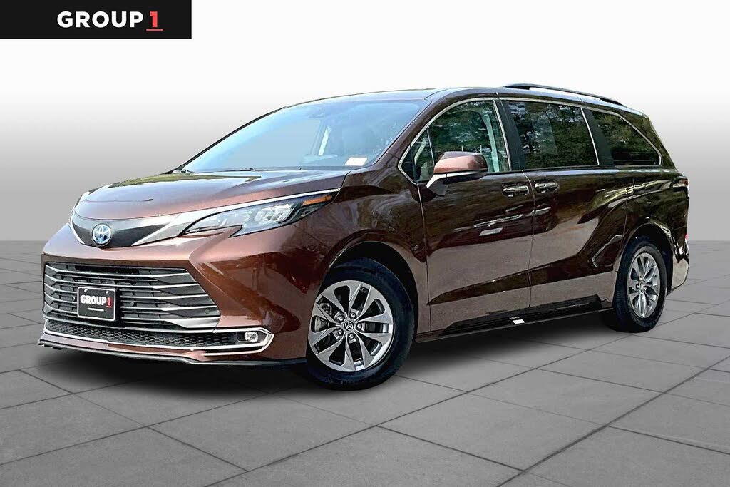 2024 Toyota Sienna XLE 7-Passenger FWD