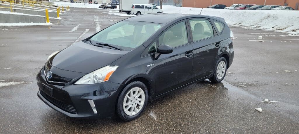 2013 Toyota Prius v Three FWD