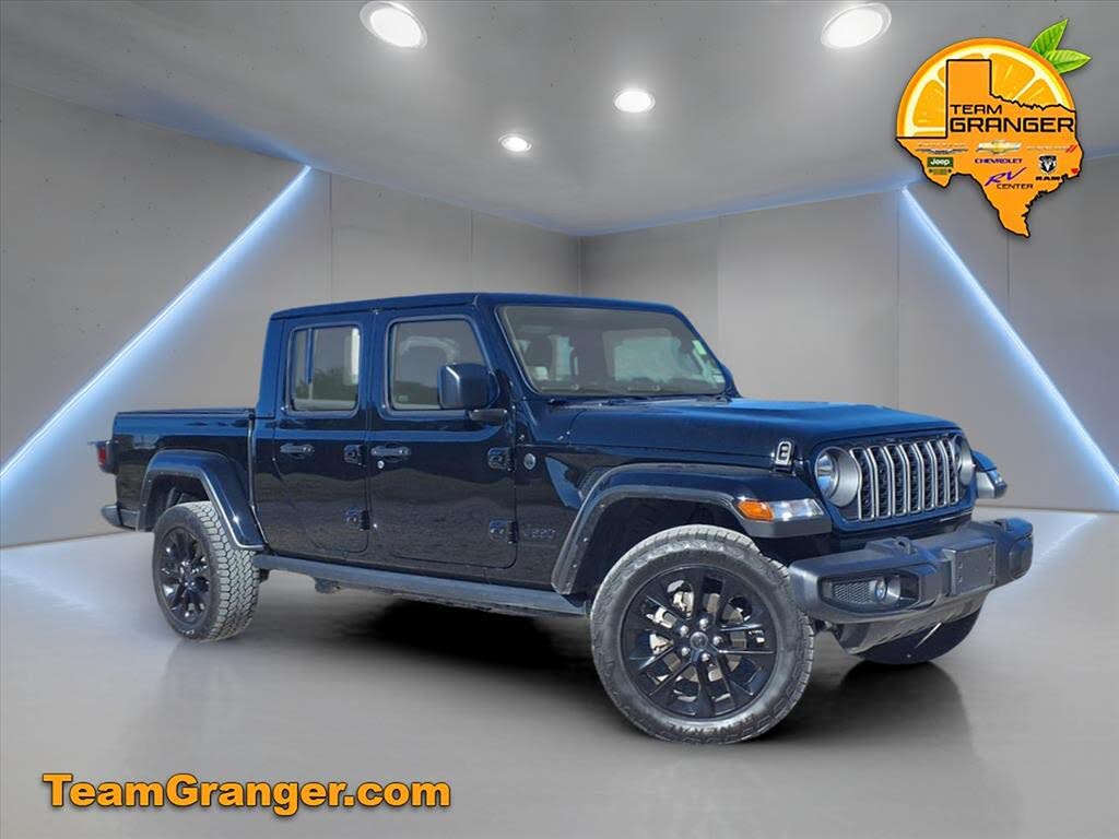 2025 Jeep Gladiator NightHawk Crew Cab 4WD