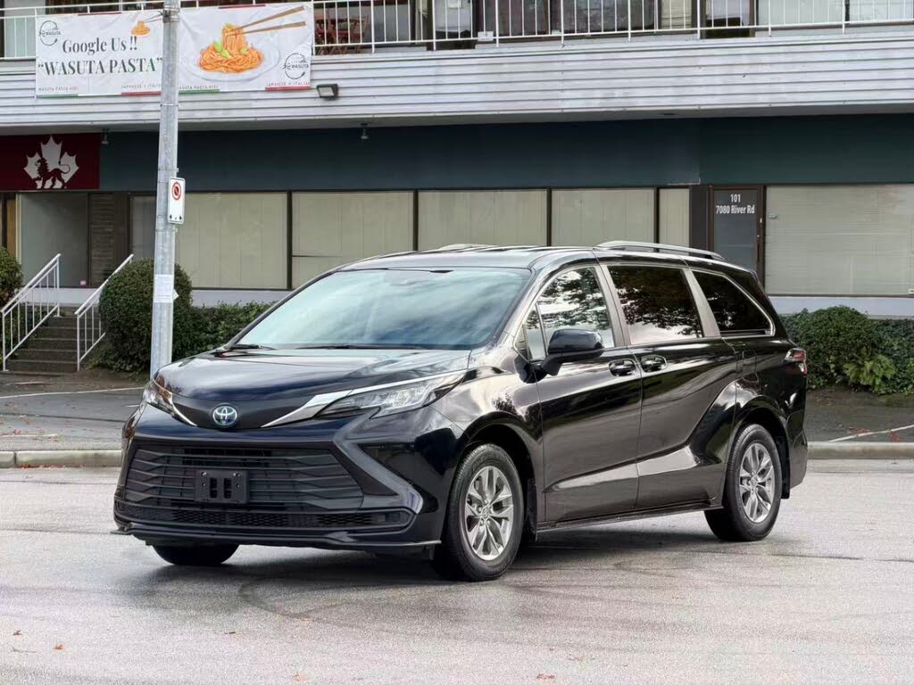 2023 Toyota Sienna LE 8-Passenger FWD