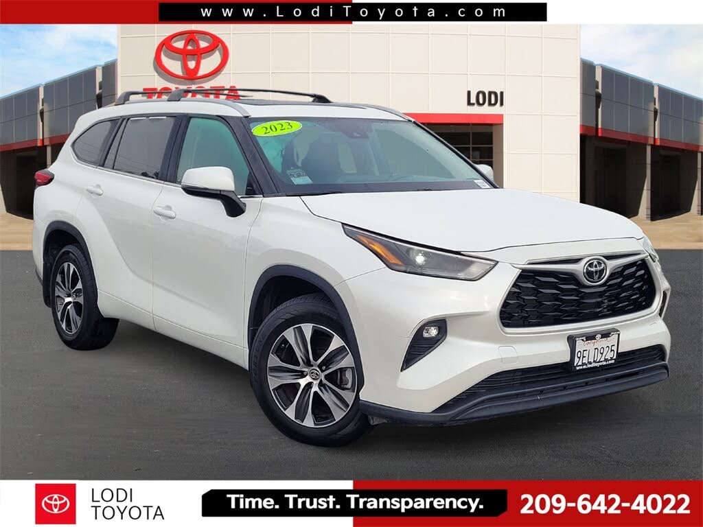 2023 Toyota Highlander XLE FWD