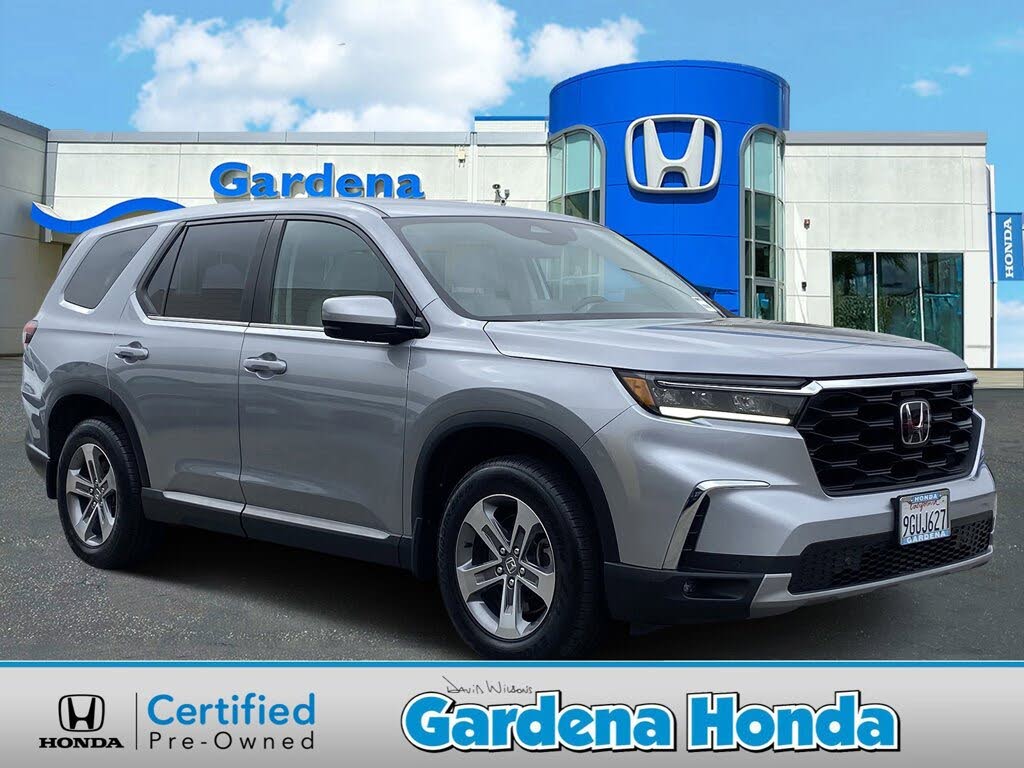 2023 Honda Pilot EX-L FWD with Captains Chairs