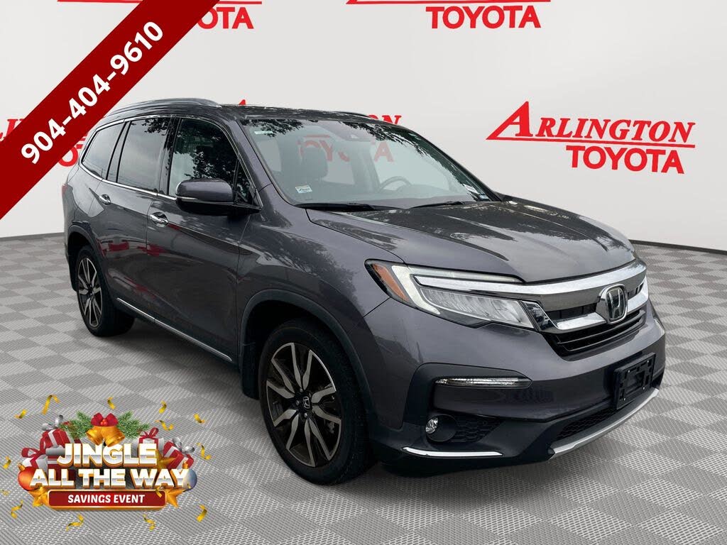 2022 Honda Pilot Touring AWD with Rear Captain's Chairs