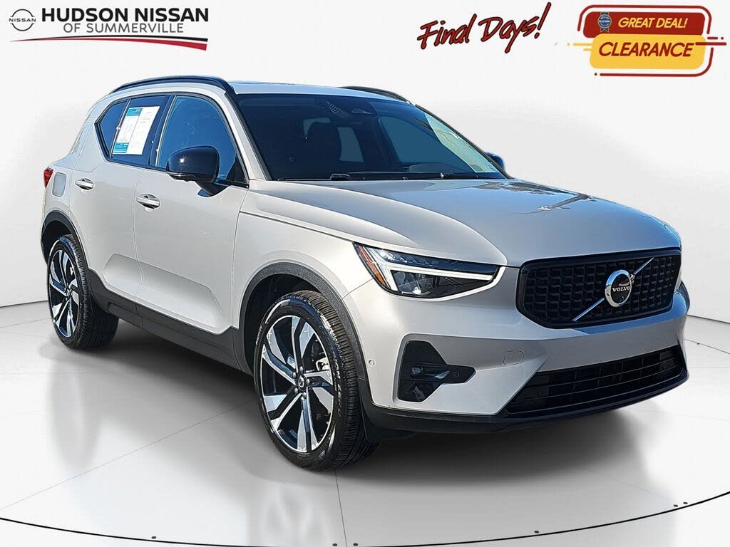 2025 Volvo XC40 B5 Plus Dark Theme AWD