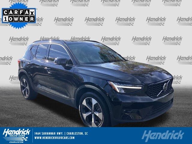 2025 Volvo XC40 B5 Plus Dark Theme AWD