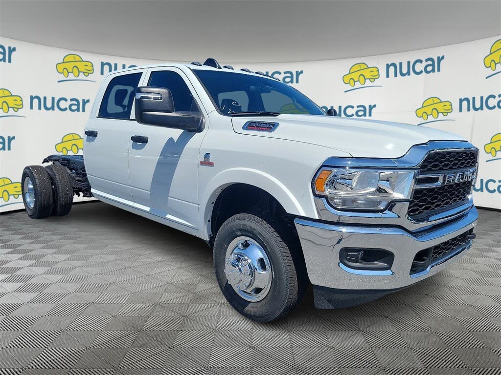 2024 RAM 3500 Chassis Tradesman Crew Cab LB DRW 4WD
