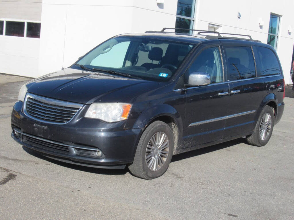 2013 Chrysler Town & Country Touring-L FWD