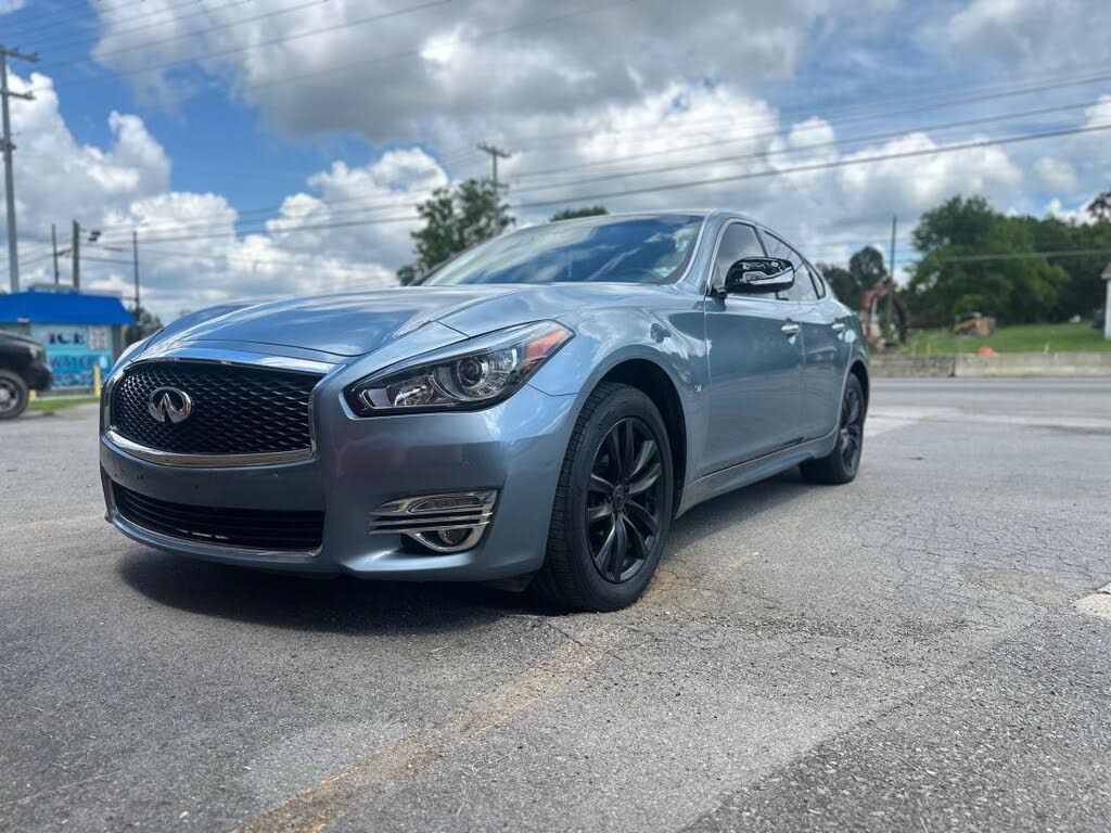 2018 INFINITI Q70 3.7 Luxe AWD