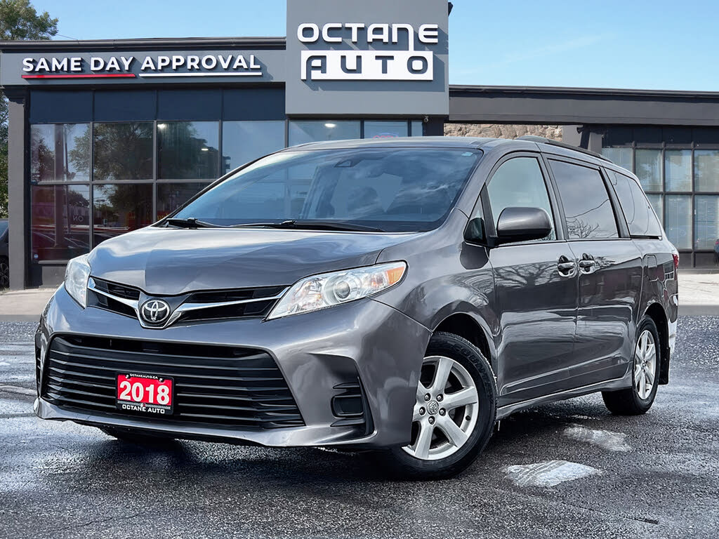Toyota Sienna LE 7-Passenger FWD with Auto-Access Seat 2018