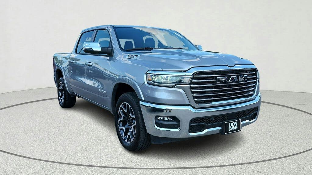 2025 RAM 1500 Laramie Crew Cab 4WD