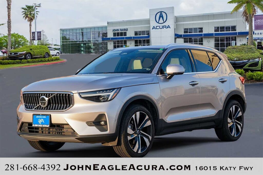 2024 Volvo XC40 B5 Plus Bright Theme AWD