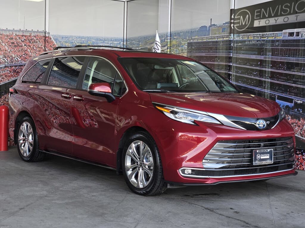 2022 Toyota Sienna Platinum 7-Passenger FWD