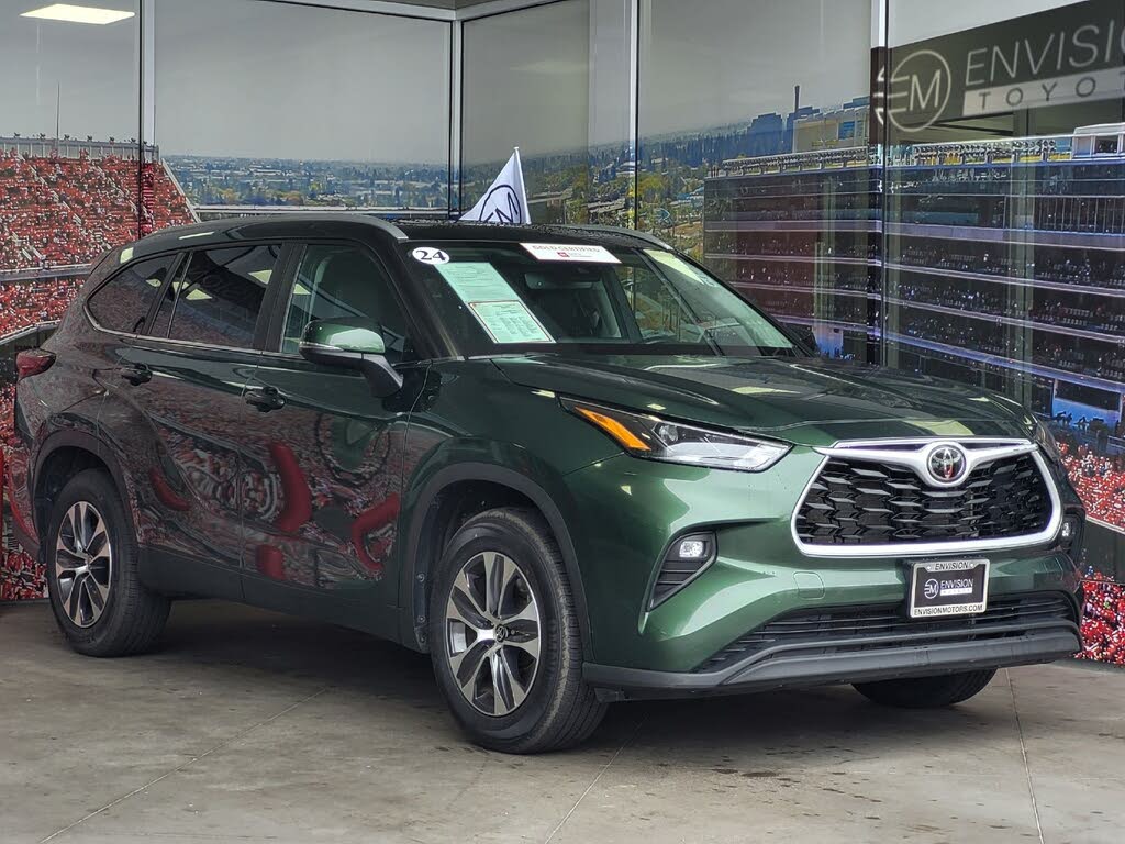 2024 Toyota Highlander XLE FWD