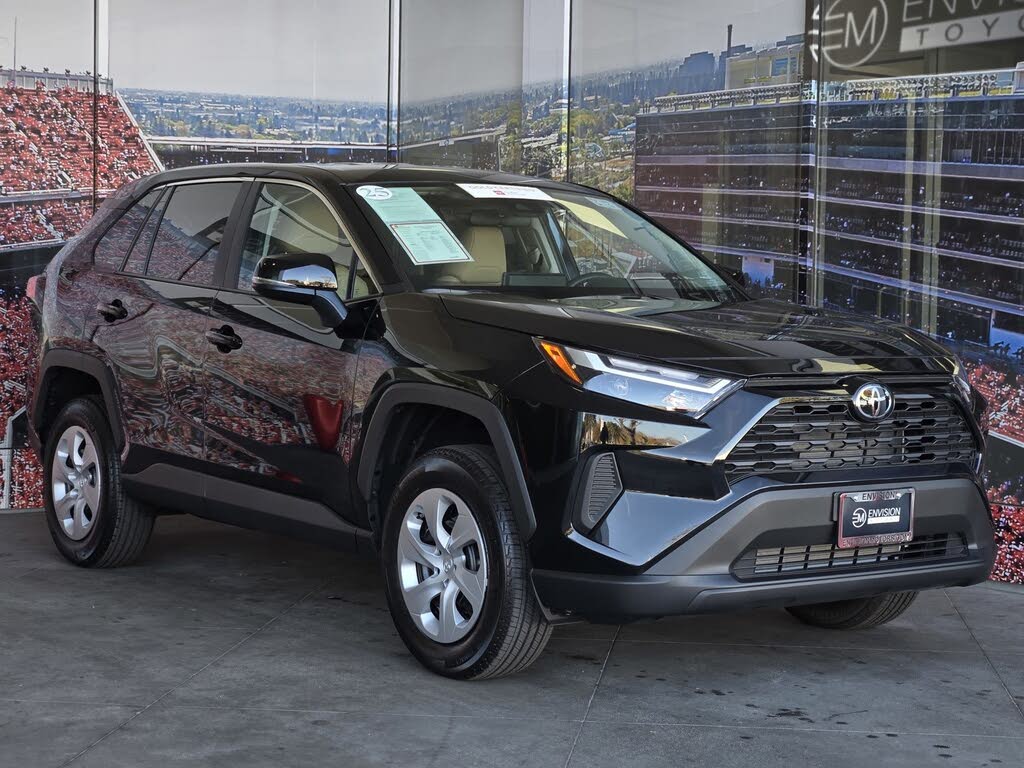 2025 Toyota RAV4 LE FWD