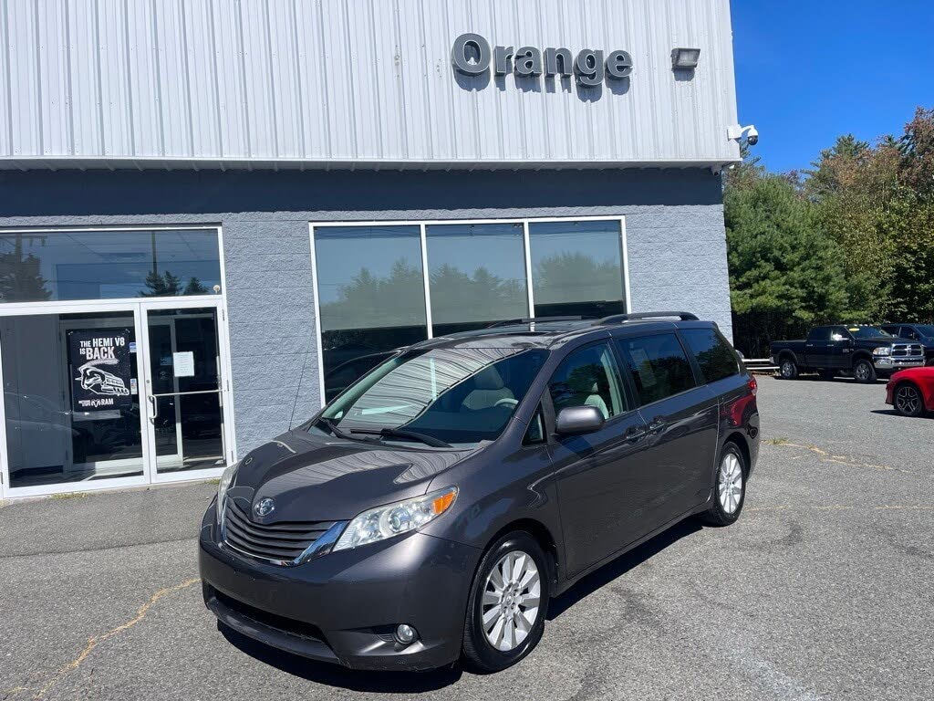 2013 Toyota Sienna XLE 7-Passenger