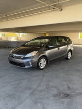 Toyota Prius v Five FWD
