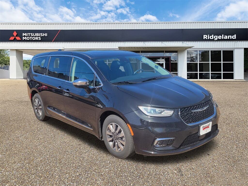 2023 Chrysler Pacifica Hybrid Limited FWD