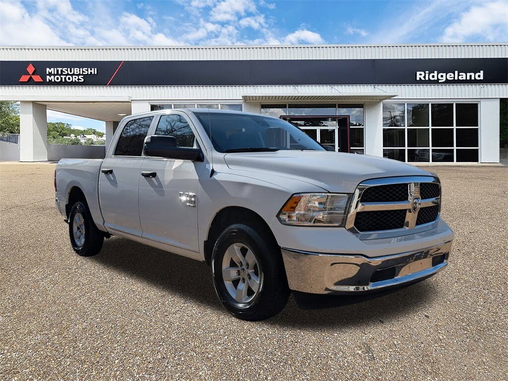 2023 RAM 1500 Classic SLT Crew Cab 4WD