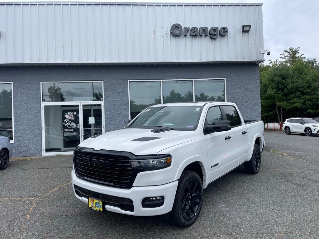 2025 RAM 1500 Laramie Crew Cab 4WD