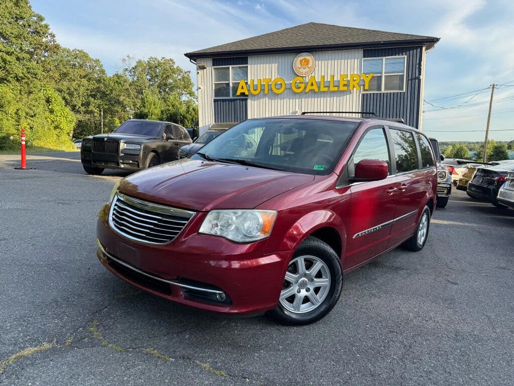 2012 Chrysler Town & Country Touring FWD