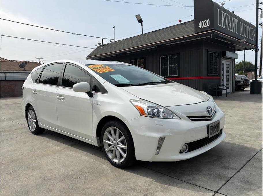 2013 Toyota Prius v Five FWD