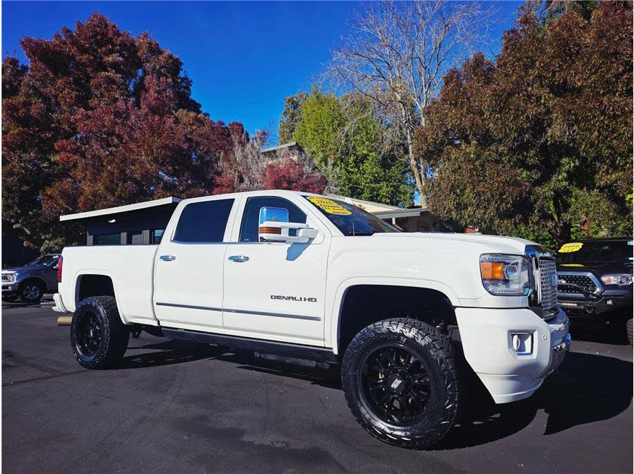 2016 GMC Sierra 2500HD Denali Crew Cab SB 4WD