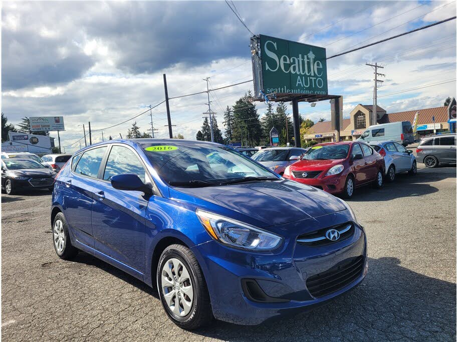 2016 Hyundai Accent SE 4-Door Hatchback FWD