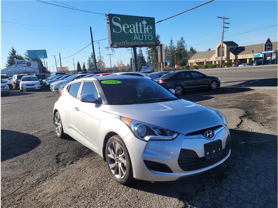 2016 Hyundai Veloster FWD with Black Seats