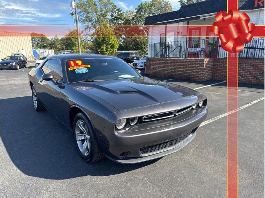 2019 Dodge Challenger SXT RWD