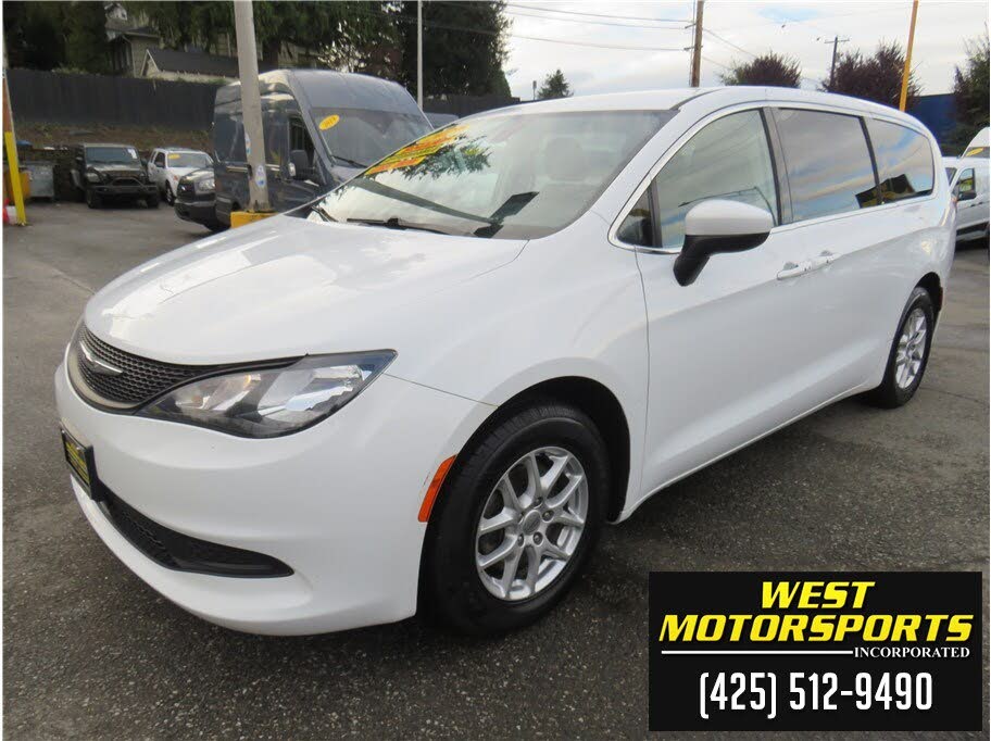 2022 Chrysler Voyager LX FWD