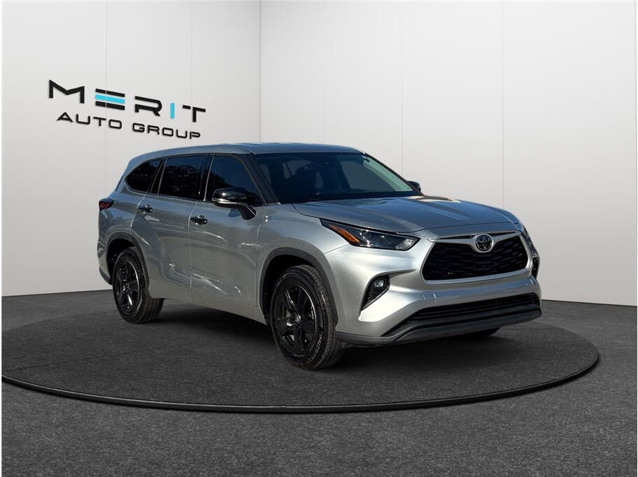 2022 Toyota Highlander LE FWD