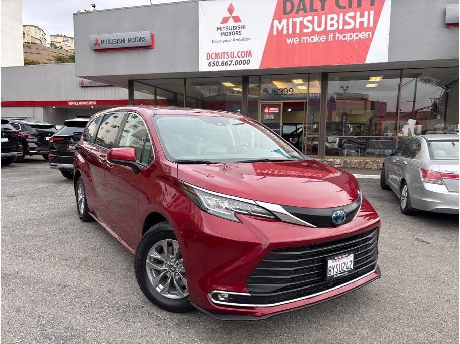 2022 Toyota Sienna XLE 7-Passenger AWD