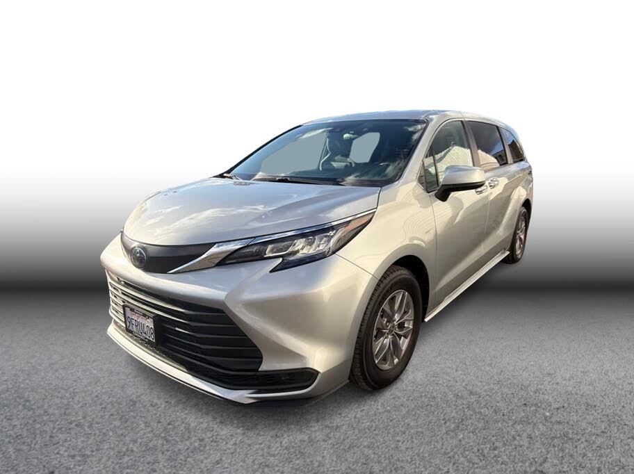 2023 Toyota Sienna LE 8-Passenger FWD