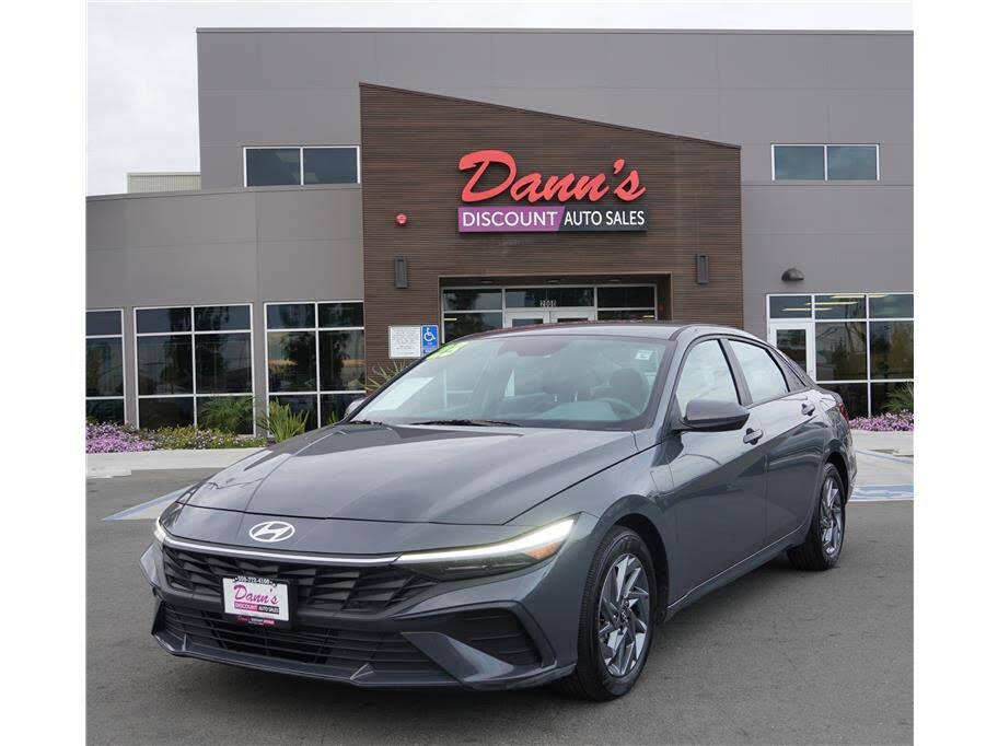 2024 Hyundai Elantra SEL FWD