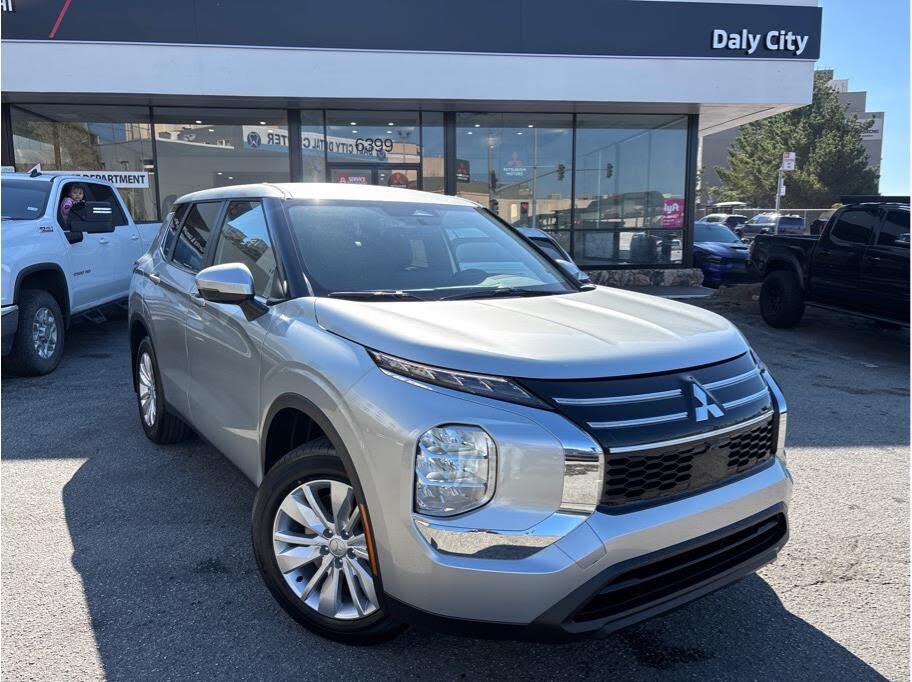 2025 Mitsubishi Outlander ES FWD